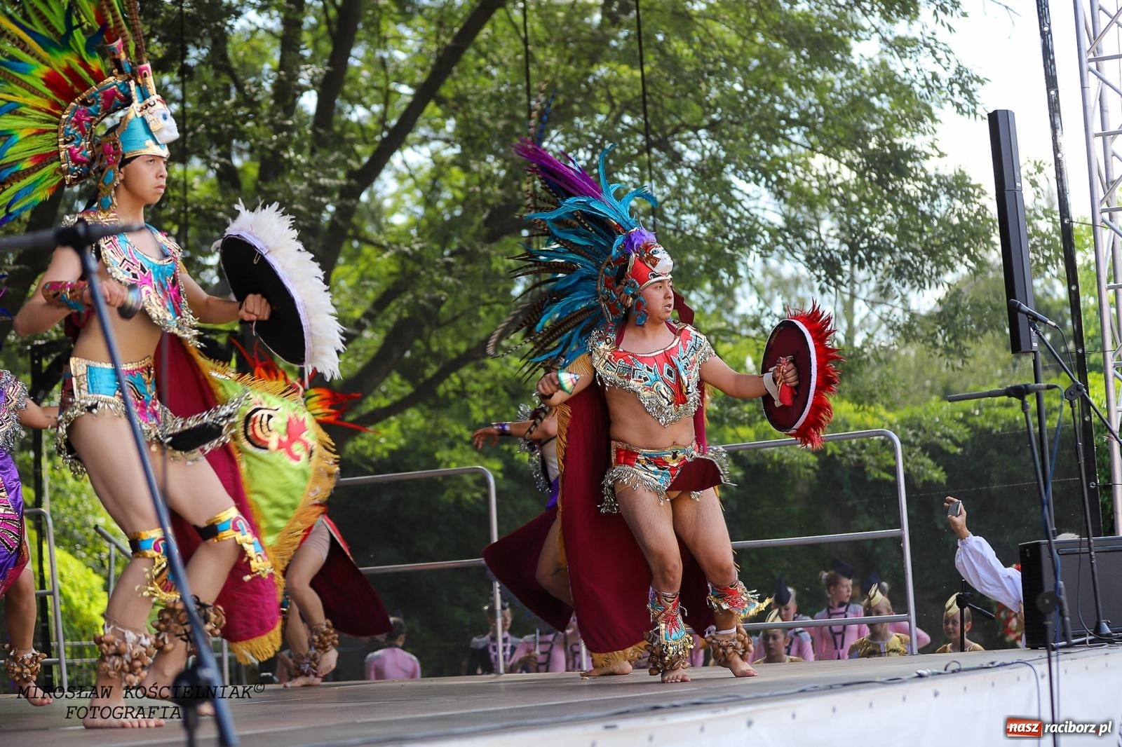 Zdjęcie w galerii na portalu naszraciborz.pl: Raciborskie święto folkloru. Kolorowa parada przeszła przez miasto, tańce na zamku [FOTO i WIDEO] wiadomości z regionu