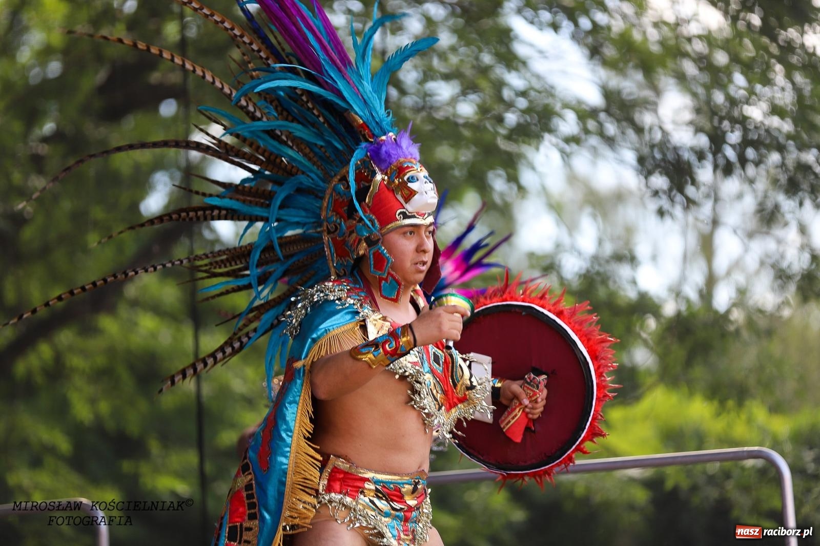 Zdjęcie w galerii na portalu naszraciborz.pl: Raciborskie święto folkloru. Kolorowa parada przeszła przez miasto, tańce na zamku [FOTO i WIDEO] wiadomości z regionu