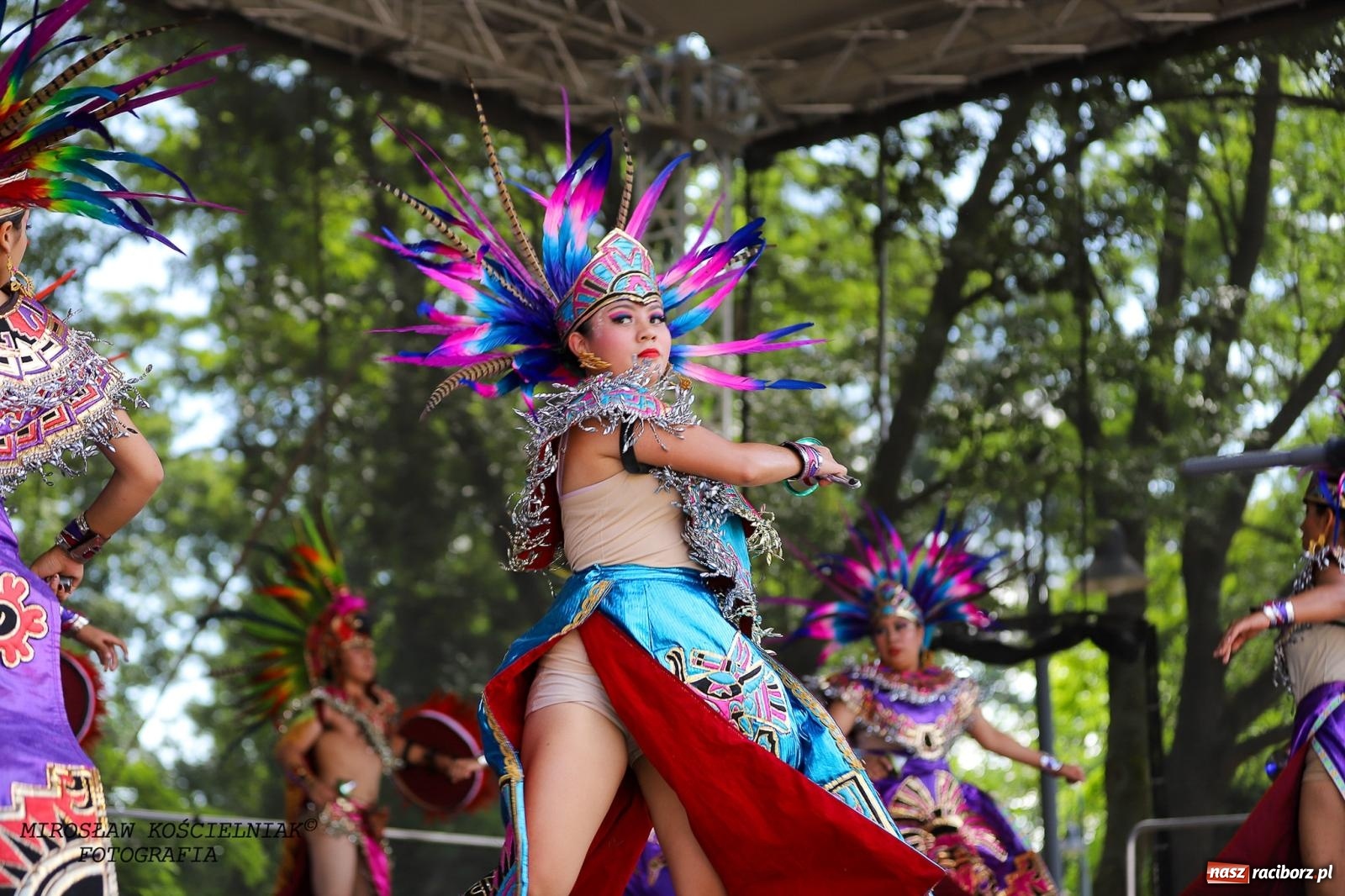 Zdjęcie w galerii na portalu naszraciborz.pl: Raciborskie święto folkloru. Kolorowa parada przeszła przez miasto, tańce na zamku [FOTO i WIDEO] wiadomości z regionu