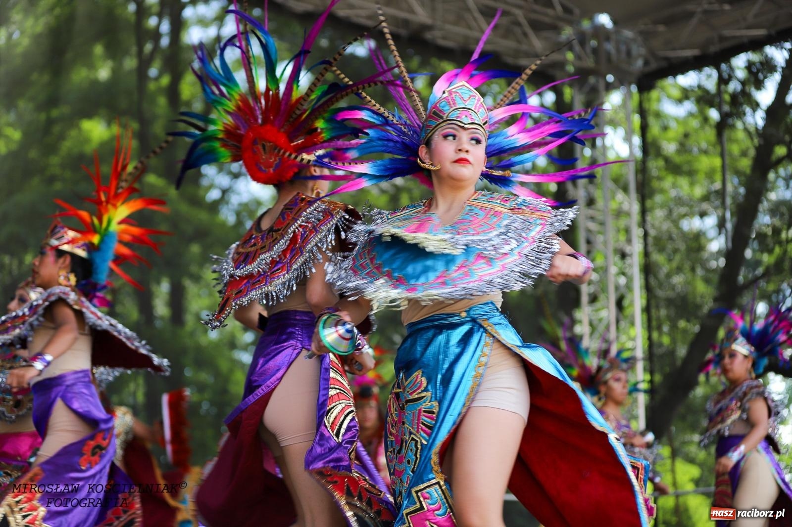 Zdjęcie w galerii na portalu naszraciborz.pl: Raciborskie święto folkloru. Kolorowa parada przeszła przez miasto, tańce na zamku [FOTO i WIDEO] wiadomości z regionu