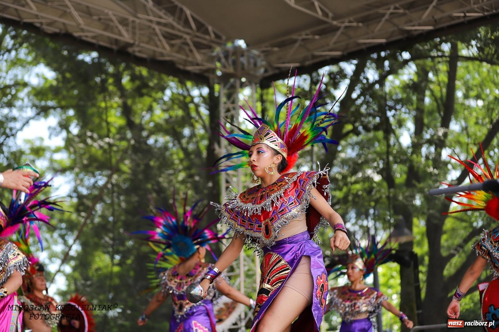 Zdjęcie w galerii na portalu naszraciborz.pl: Raciborskie święto folkloru. Kolorowa parada przeszła przez miasto, tańce na zamku [FOTO i WIDEO] wiadomości z regionu