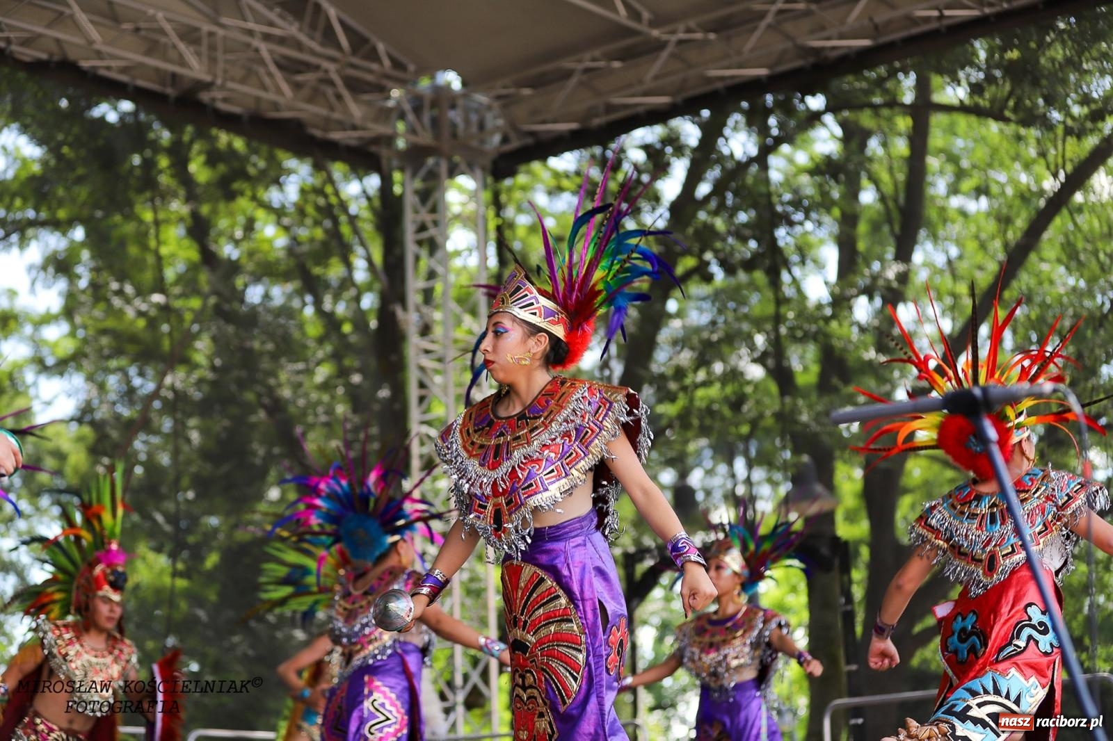 Zdjęcie w galerii na portalu naszraciborz.pl: Raciborskie święto folkloru. Kolorowa parada przeszła przez miasto, tańce na zamku [FOTO i WIDEO] wiadomości z regionu