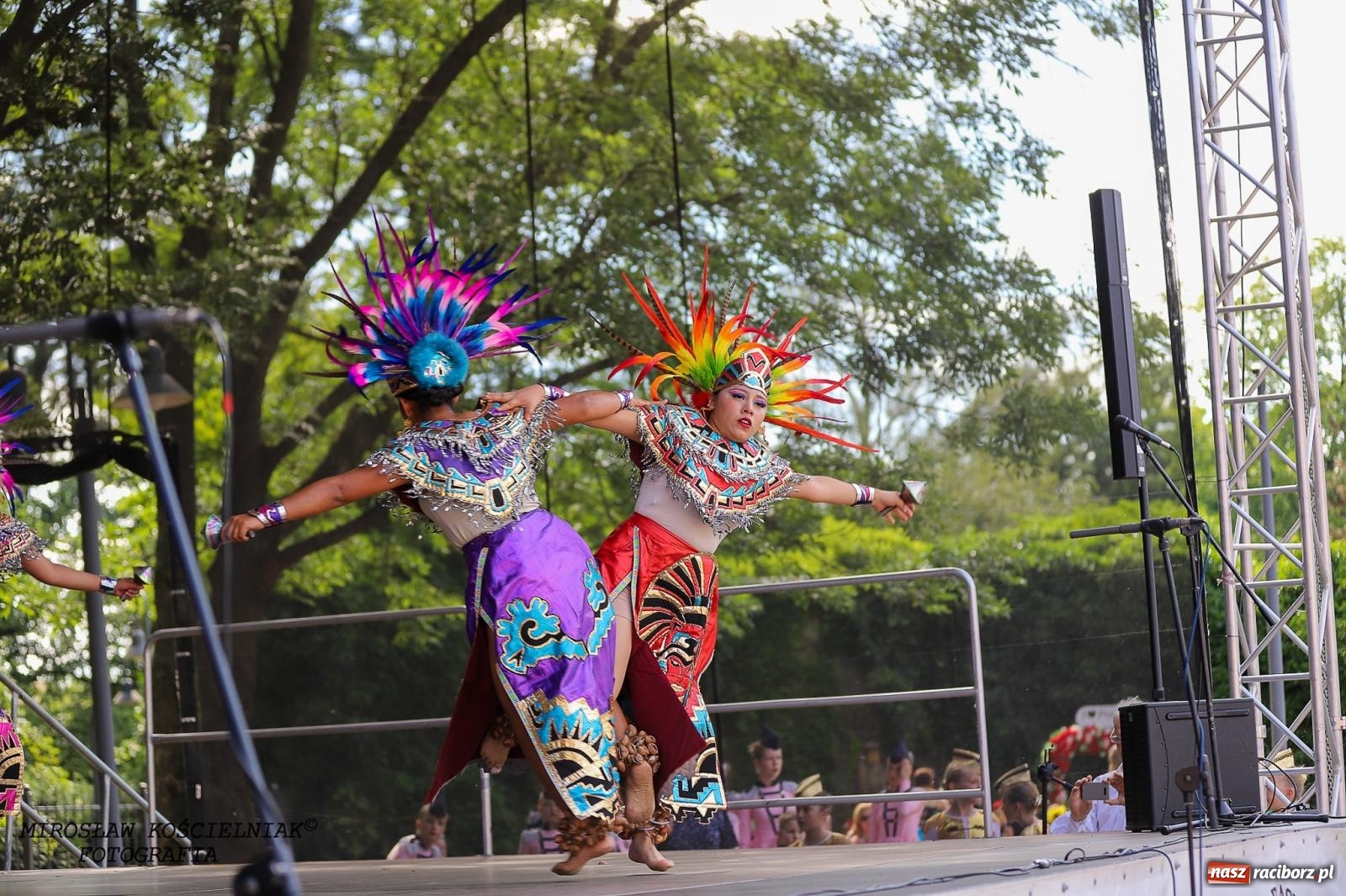 Zdjęcie w galerii na portalu naszraciborz.pl: Raciborskie święto folkloru. Kolorowa parada przeszła przez miasto, tańce na zamku [FOTO i WIDEO] wiadomości z regionu
