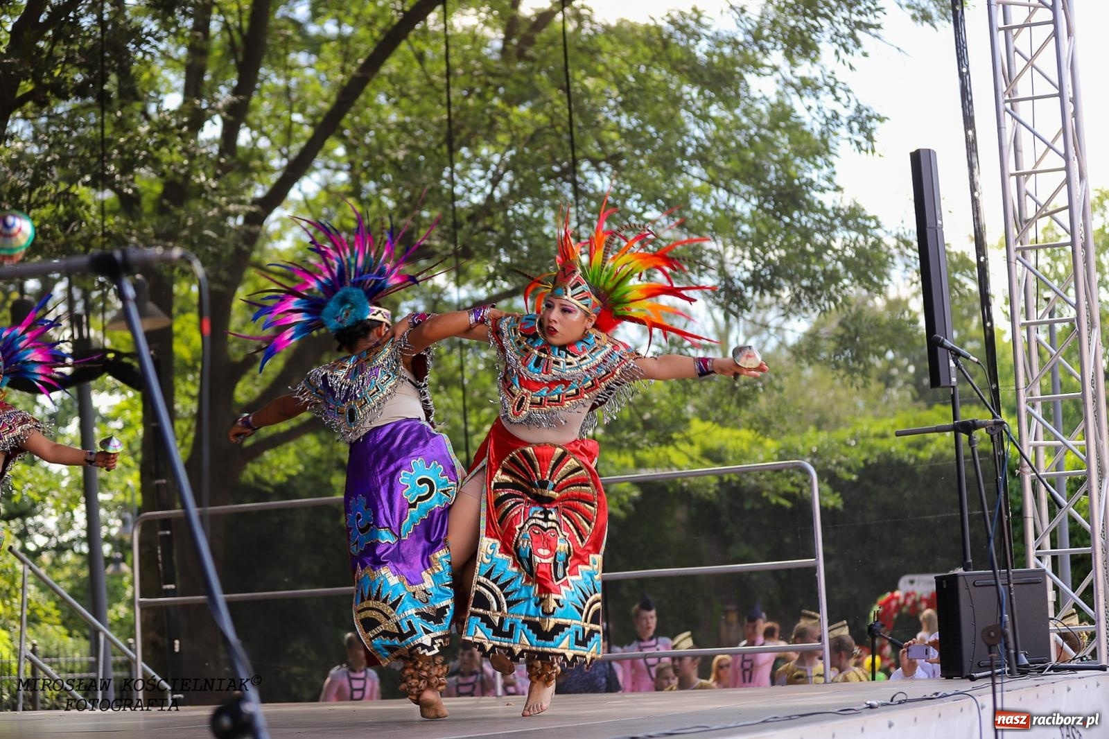 Zdjęcie w galerii na portalu naszraciborz.pl: Raciborskie święto folkloru. Kolorowa parada przeszła przez miasto, tańce na zamku [FOTO i WIDEO] wiadomości z regionu