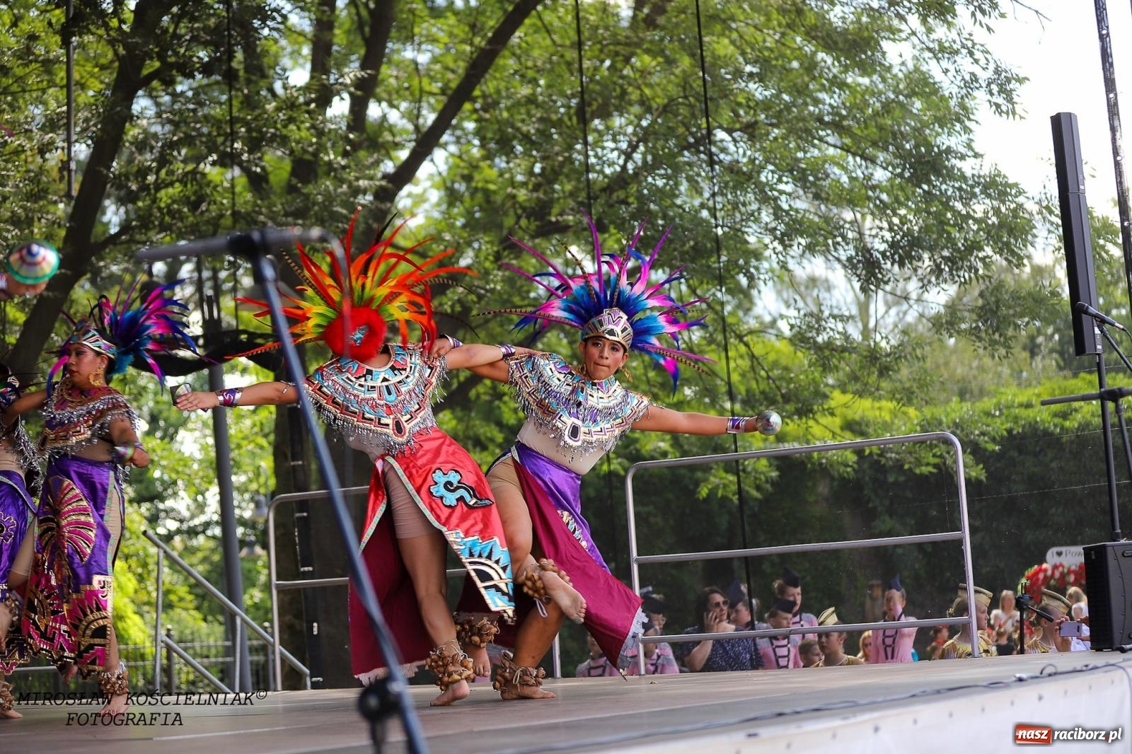 Zdjęcie w galerii na portalu naszraciborz.pl: Raciborskie święto folkloru. Kolorowa parada przeszła przez miasto, tańce na zamku [FOTO i WIDEO] wiadomości z regionu