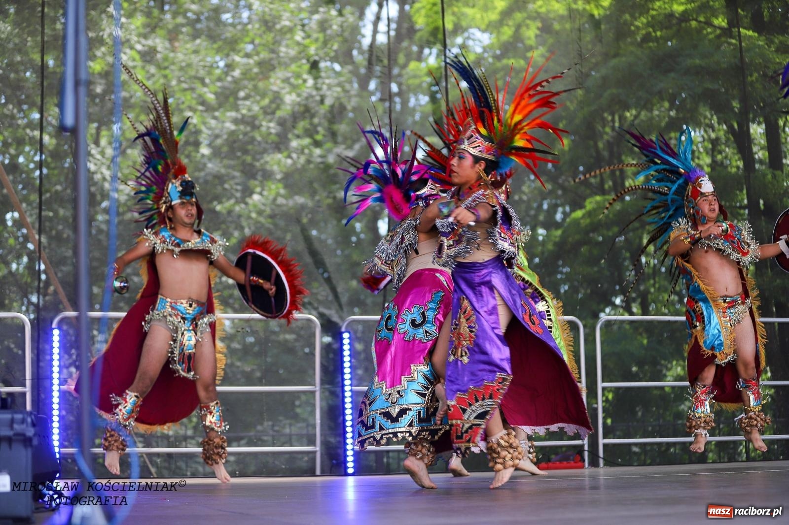 Zdjęcie w galerii na portalu naszraciborz.pl: Raciborskie święto folkloru. Kolorowa parada przeszła przez miasto, tańce na zamku [FOTO i WIDEO] wiadomości z regionu