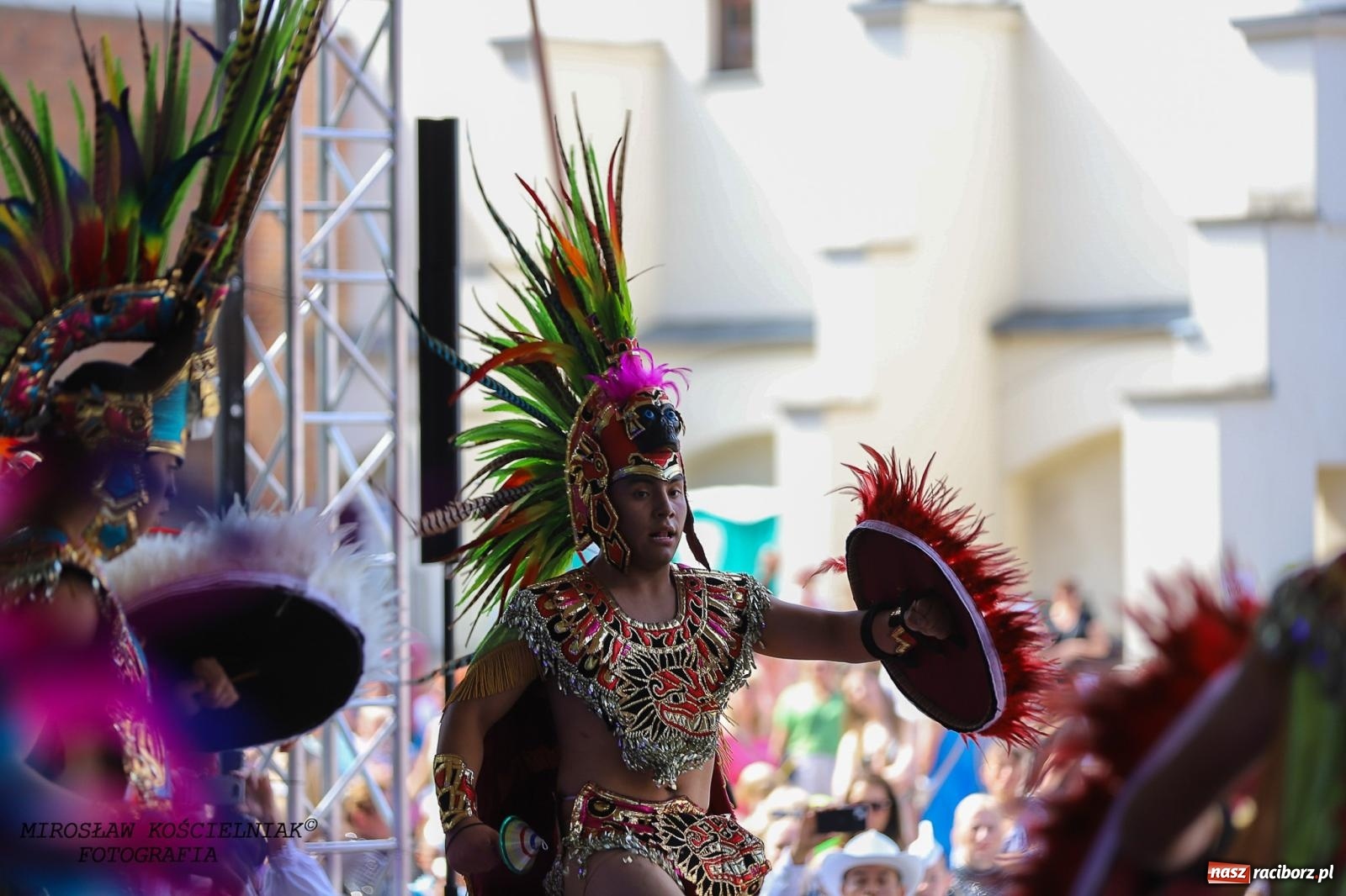 Zdjęcie w galerii na portalu naszraciborz.pl: Raciborskie święto folkloru. Kolorowa parada przeszła przez miasto, tańce na zamku [FOTO i WIDEO] wiadomości z regionu