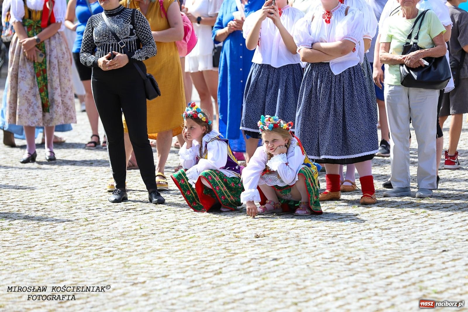 Zdjęcie w galerii na portalu naszraciborz.pl: Raciborskie święto folkloru. Kolorowa parada przeszła przez miasto, tańce na zamku [FOTO i WIDEO] wiadomości z regionu