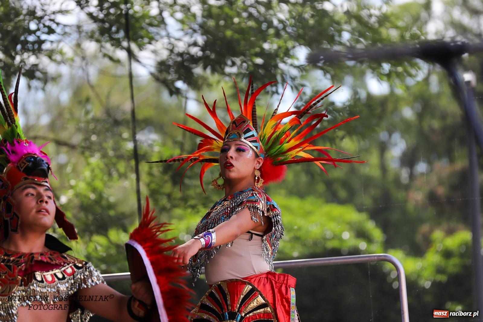 Zdjęcie w galerii na portalu naszraciborz.pl: Raciborskie święto folkloru. Kolorowa parada przeszła przez miasto, tańce na zamku [FOTO i WIDEO] wiadomości z regionu