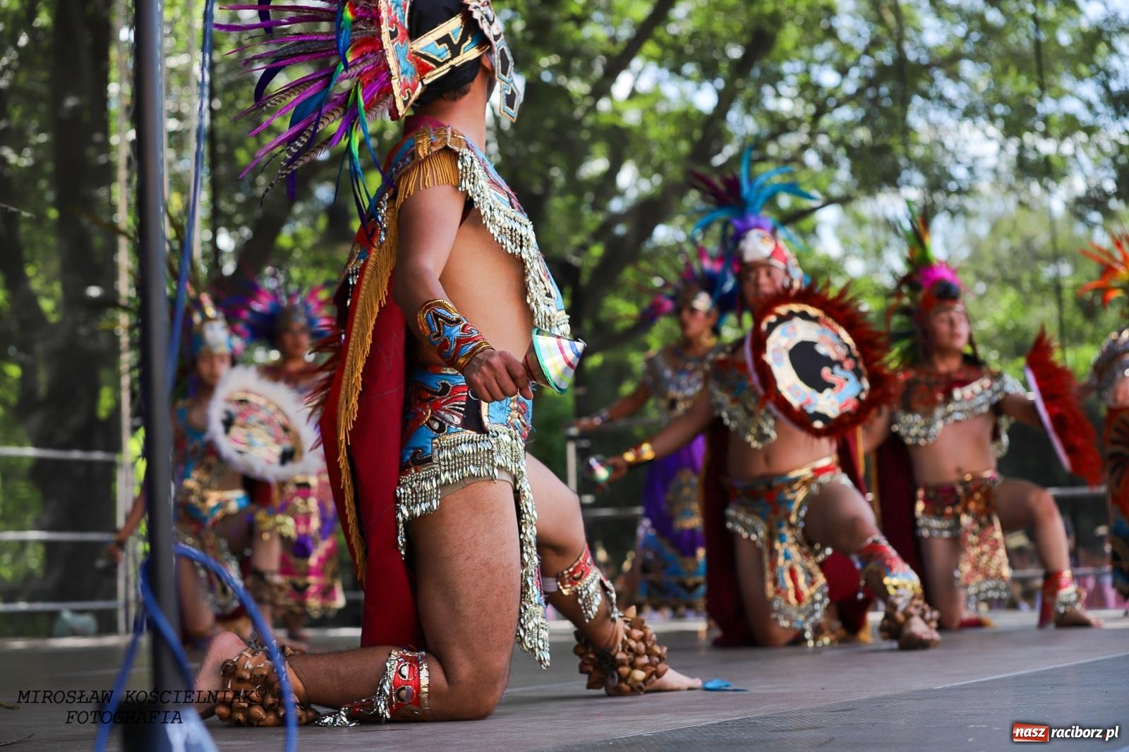 Zdjęcie w galerii na portalu naszraciborz.pl: Raciborskie święto folkloru. Kolorowa parada przeszła przez miasto, tańce na zamku [FOTO i WIDEO] wiadomości z regionu
