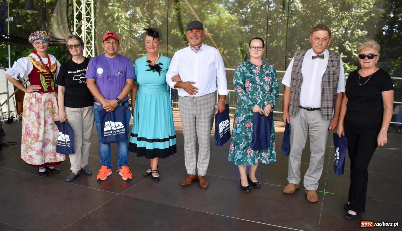Zdjęcie w galerii na portalu naszraciborz.pl: Raciborskie święto folkloru. Kolorowa parada przeszła przez miasto, tańce na zamku [FOTO i WIDEO] wiadomości z regionu