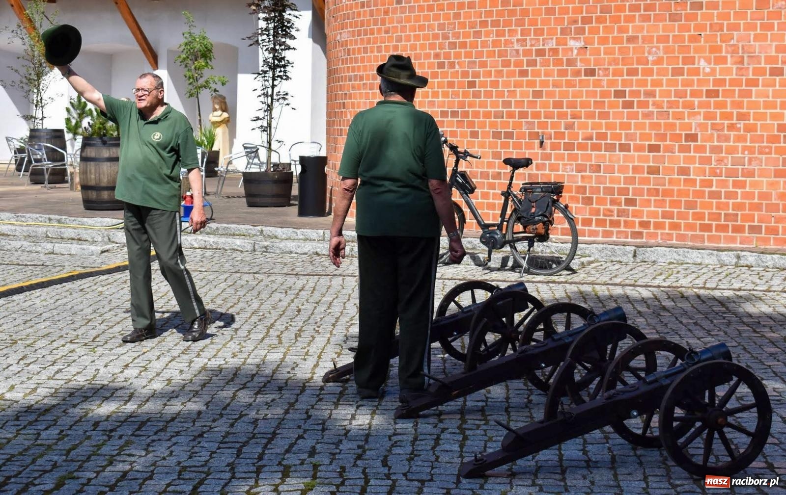 Zdjęcie w galerii na portalu naszraciborz.pl: Raciborskie święto folkloru. Kolorowa parada przeszła przez miasto, tańce na zamku [FOTO i WIDEO] wiadomości z regionu