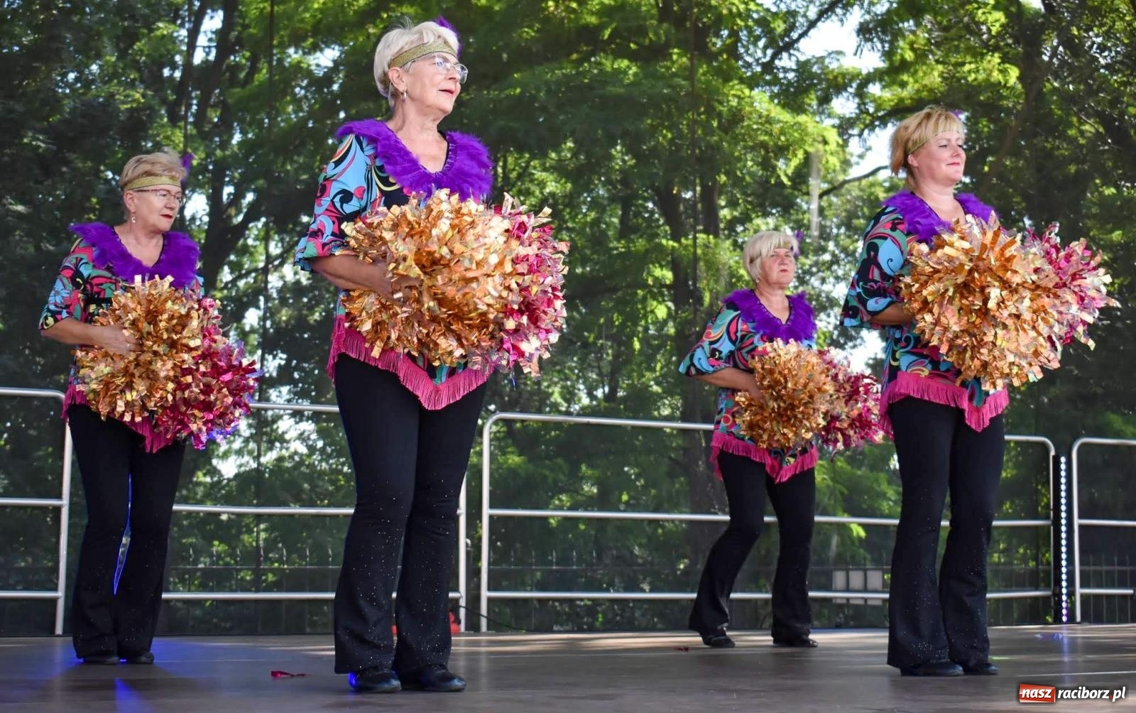 Zdjęcie w galerii na portalu naszraciborz.pl: Raciborskie święto folkloru. Kolorowa parada przeszła przez miasto, tańce na zamku [FOTO i WIDEO] wiadomości z regionu