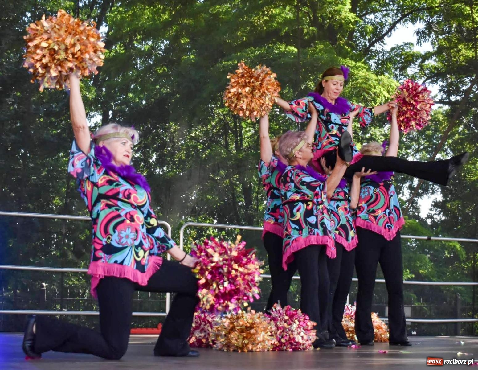 Zdjęcie w galerii na portalu naszraciborz.pl: Raciborskie święto folkloru. Kolorowa parada przeszła przez miasto, tańce na zamku [FOTO i WIDEO] wiadomości z regionu