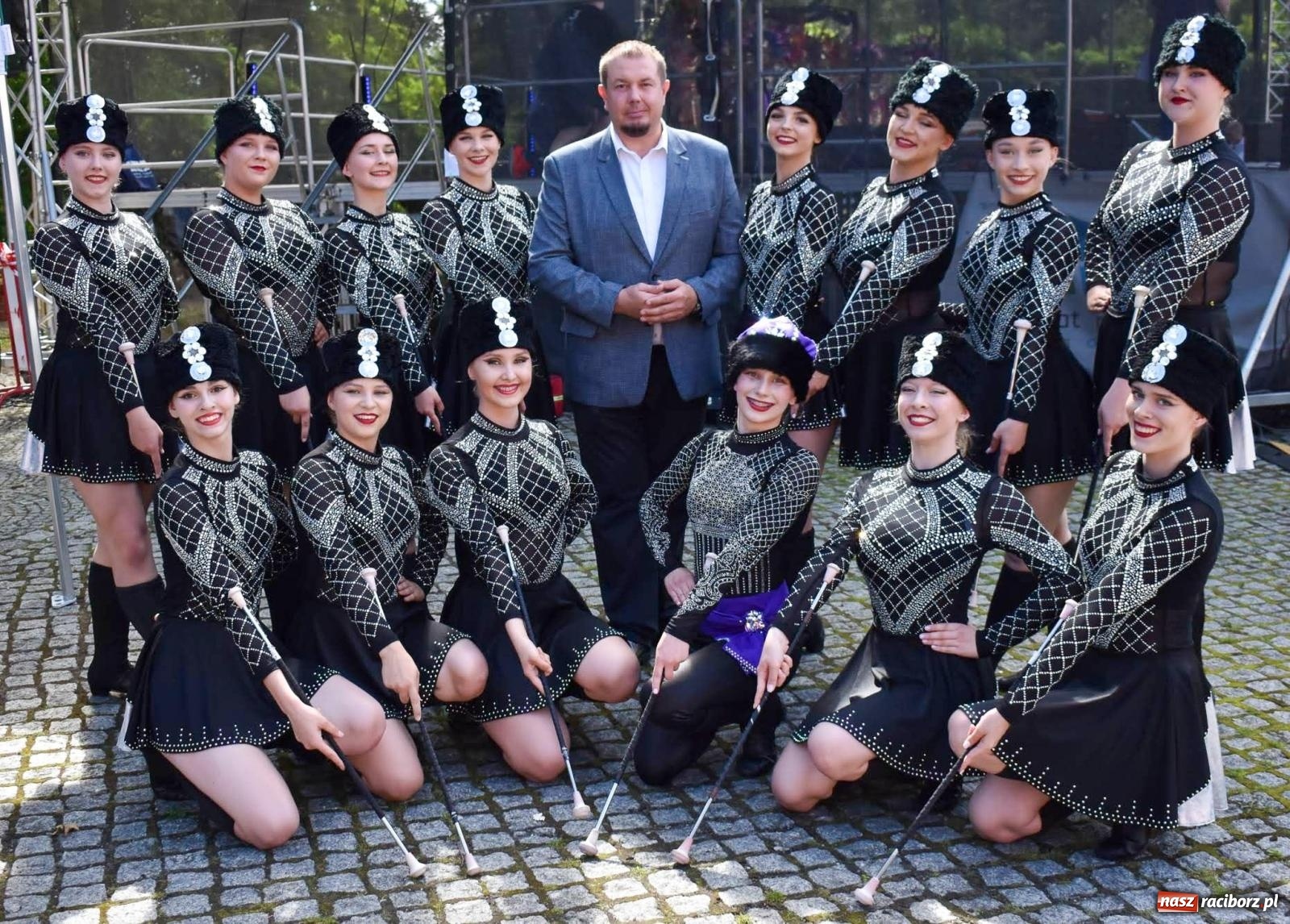 Zdjęcie w galerii na portalu naszraciborz.pl: Raciborskie święto folkloru. Kolorowa parada przeszła przez miasto, tańce na zamku [FOTO i WIDEO] wiadomości z regionu