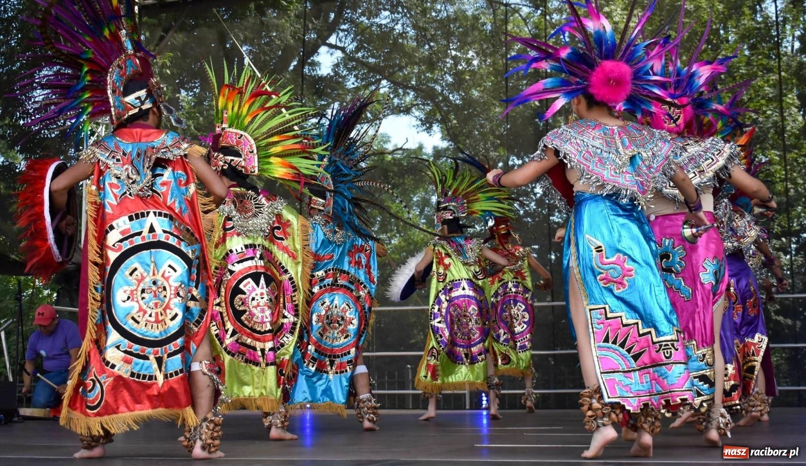 Zdjęcie w galerii na portalu naszraciborz.pl: Raciborskie święto folkloru. Kolorowa parada przeszła przez miasto, tańce na zamku [FOTO i WIDEO] wiadomości z regionu