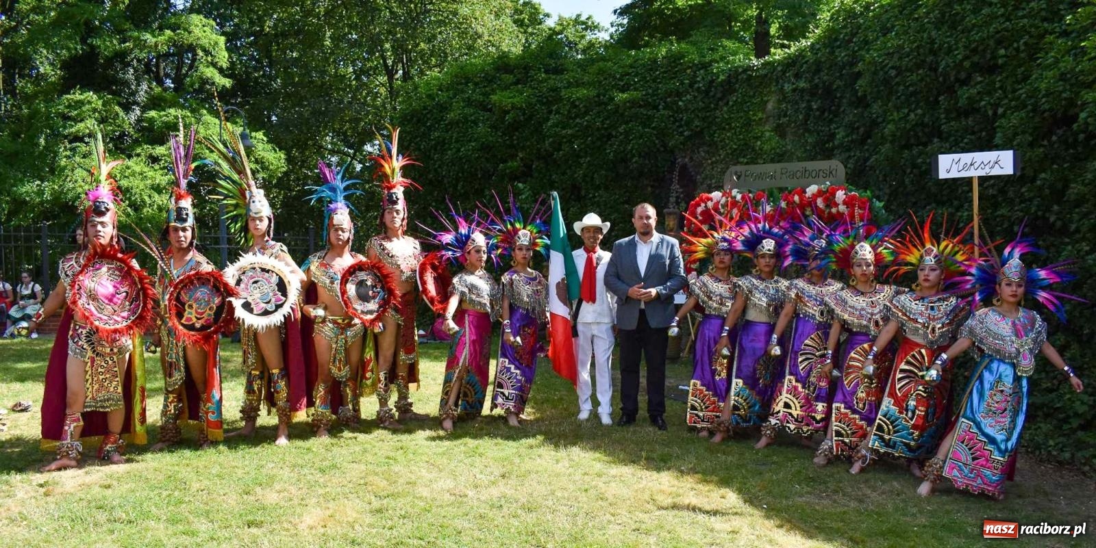 Zdjęcie w galerii na portalu naszraciborz.pl: Raciborskie święto folkloru. Kolorowa parada przeszła przez miasto, tańce na zamku [FOTO i WIDEO] wiadomości z regionu