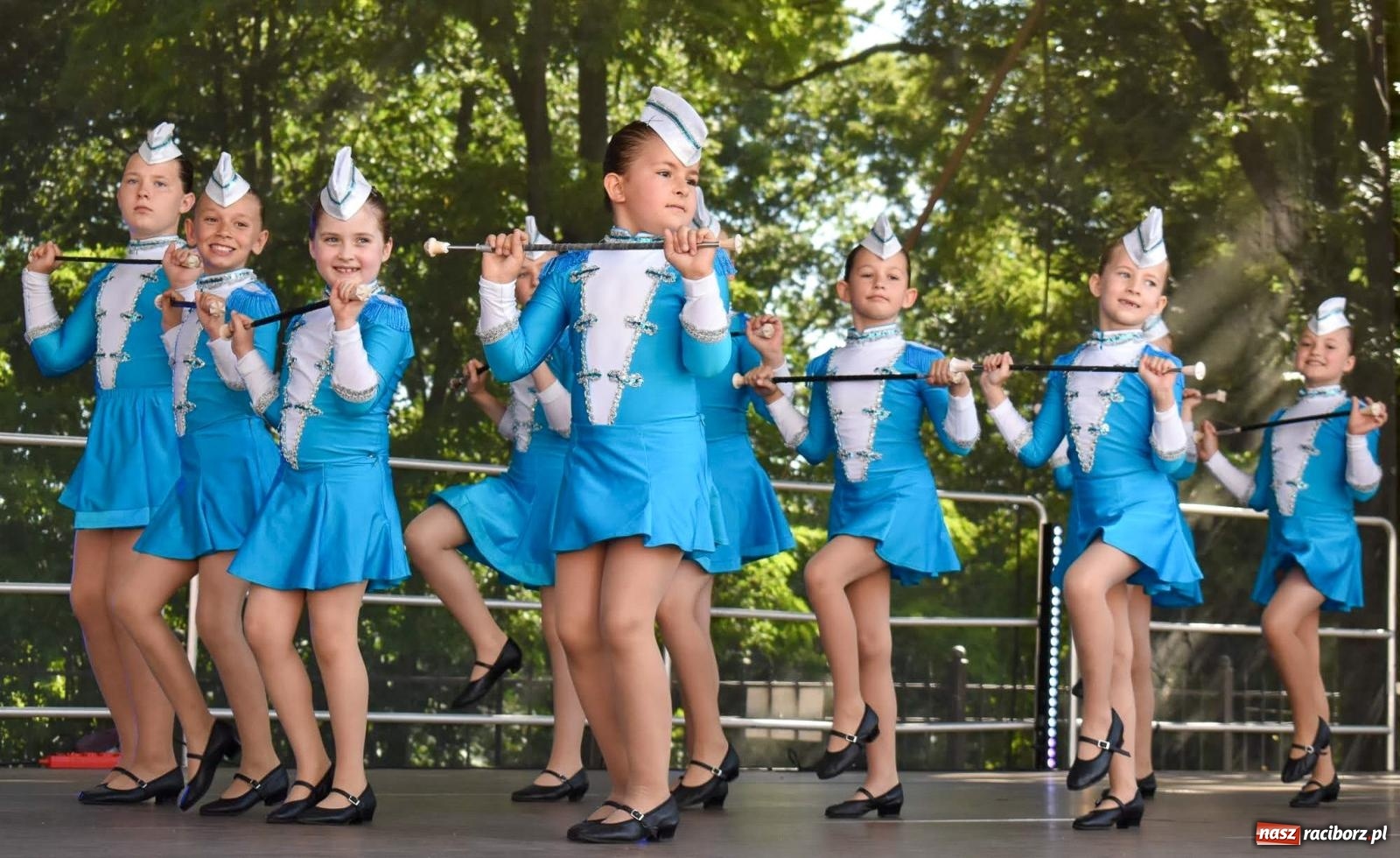 Zdjęcie w galerii na portalu naszraciborz.pl: Raciborskie święto folkloru. Kolorowa parada przeszła przez miasto, tańce na zamku [FOTO i WIDEO] wiadomości z regionu
