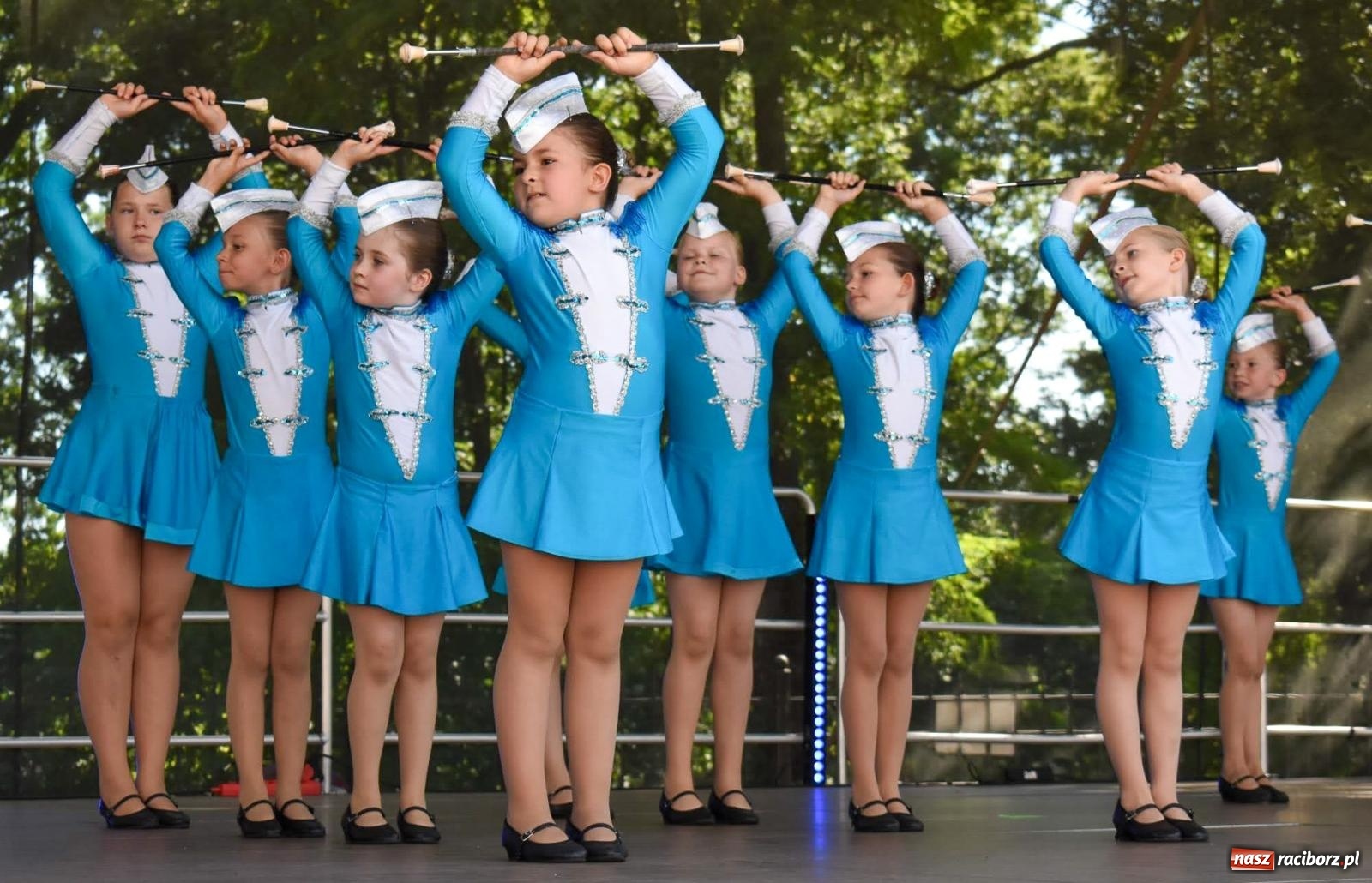 Zdjęcie w galerii na portalu naszraciborz.pl: Raciborskie święto folkloru. Kolorowa parada przeszła przez miasto, tańce na zamku [FOTO i WIDEO] wiadomości z regionu
