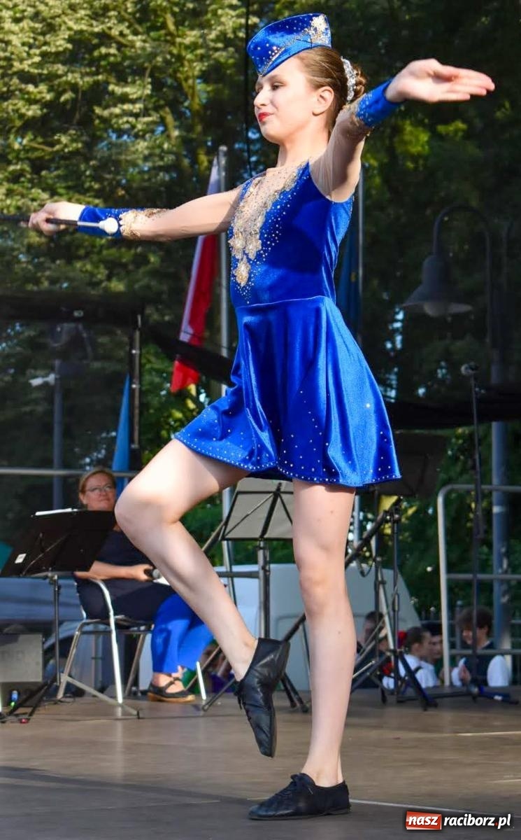 Zdjęcie w galerii na portalu naszraciborz.pl: Raciborskie święto folkloru. Kolorowa parada przeszła przez miasto, tańce na zamku [FOTO i WIDEO] wiadomości z regionu