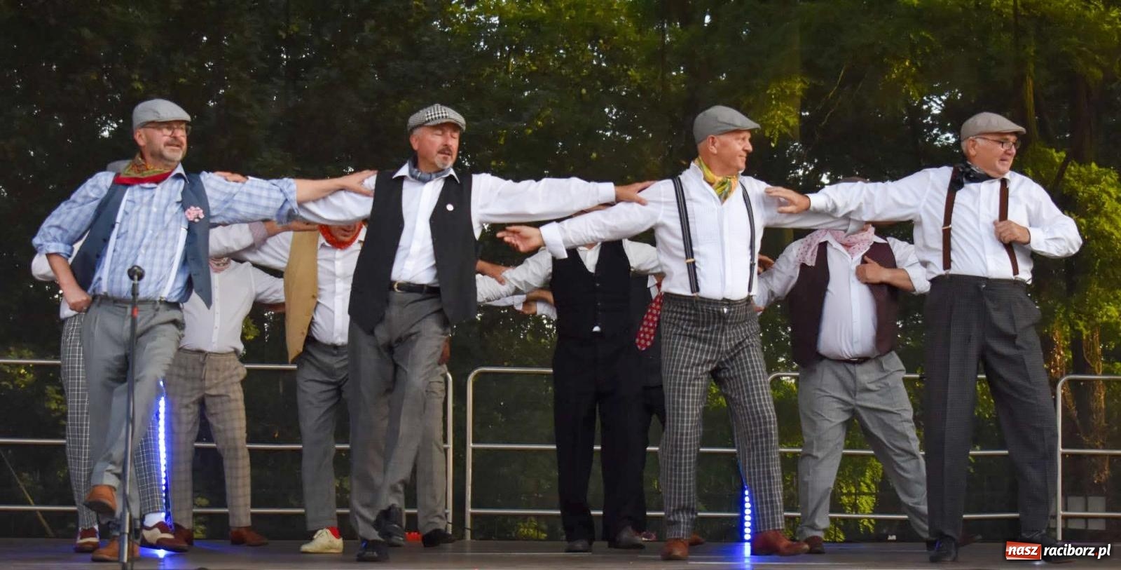 Zdjęcie w galerii na portalu naszraciborz.pl: Raciborskie święto folkloru. Kolorowa parada przeszła przez miasto, tańce na zamku [FOTO i WIDEO] wiadomości z regionu