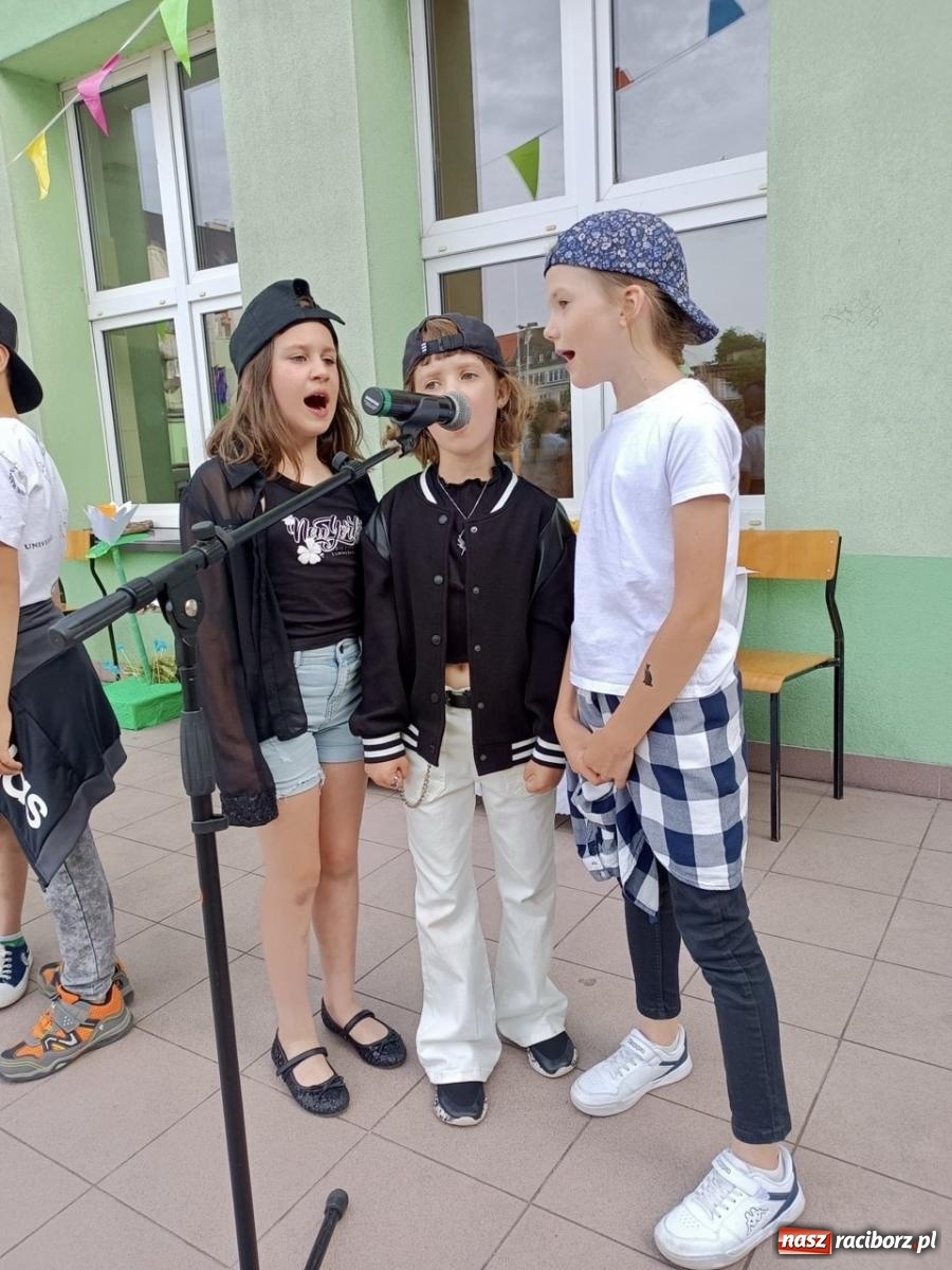 Zdjęcie w galerii na portalu naszraciborz.pl: Rodzinny festyn szkolny w Trzynastce wiadomości z regionu