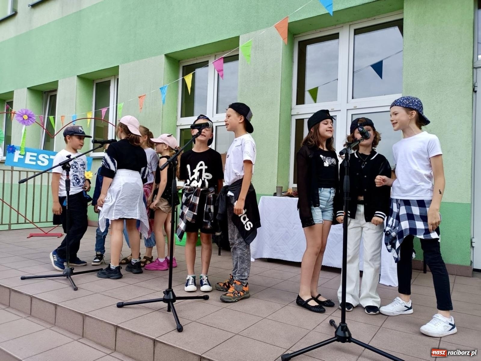 Zdjęcie w galerii na portalu naszraciborz.pl: Rodzinny festyn szkolny w Trzynastce wiadomości z regionu