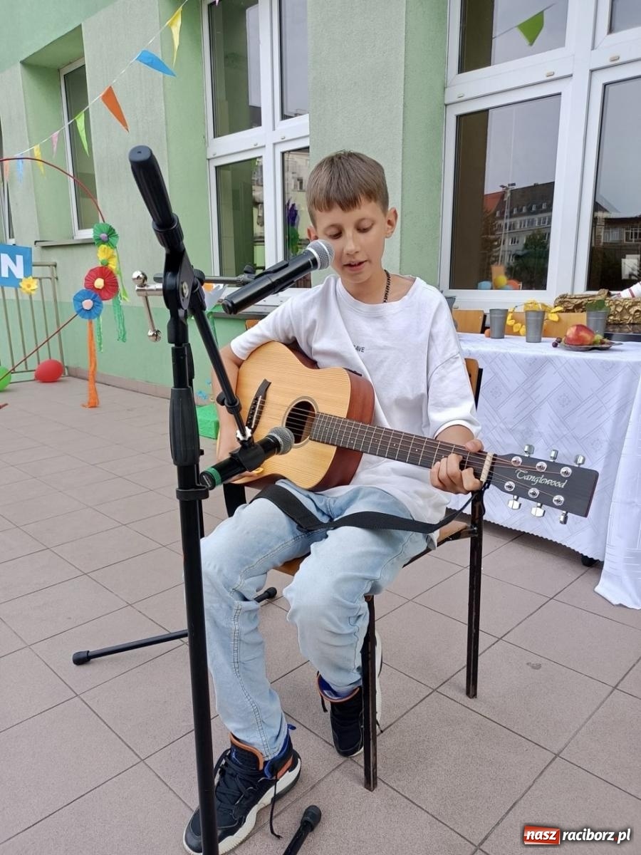 Zdjęcie w galerii na portalu naszraciborz.pl: Rodzinny festyn szkolny w Trzynastce wiadomości z regionu