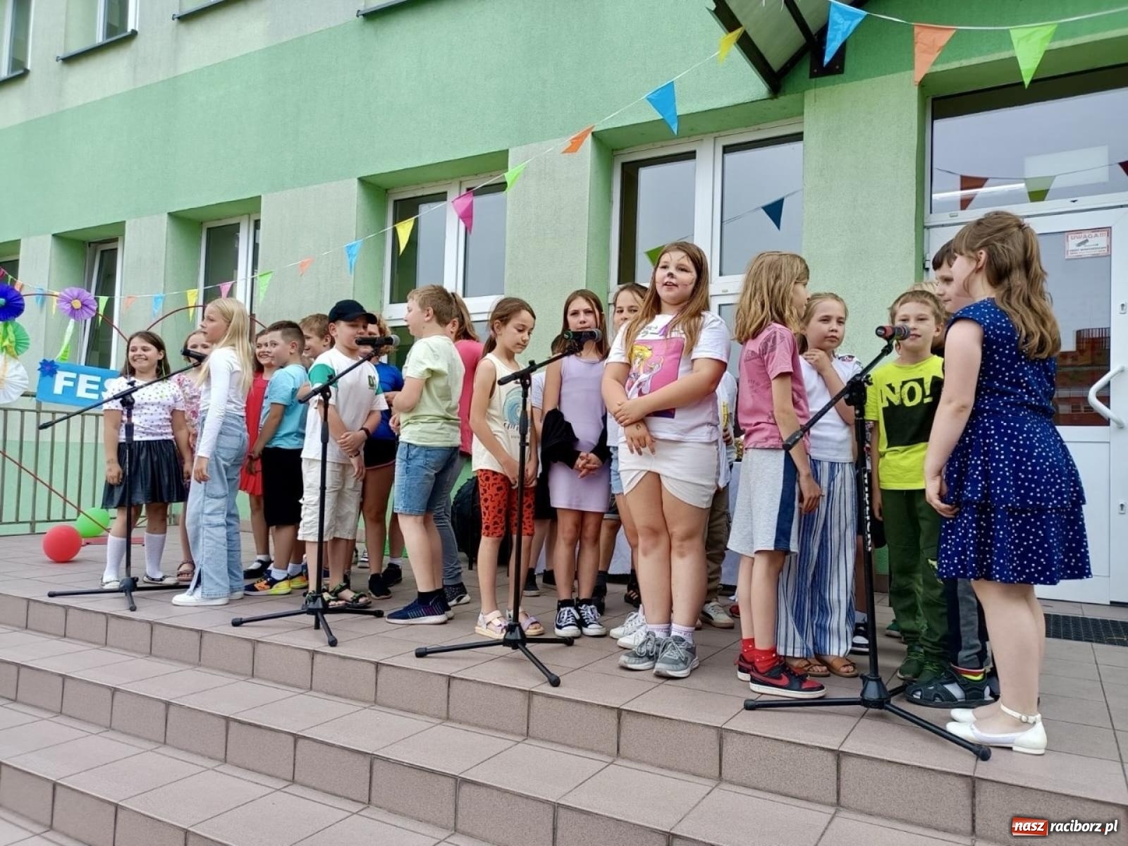 Zdjęcie w galerii na portalu naszraciborz.pl: Rodzinny festyn szkolny w Trzynastce wiadomości z regionu