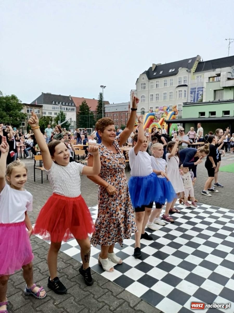 Zdjęcie w galerii na portalu naszraciborz.pl: Rodzinny festyn szkolny w Trzynastce wiadomości z regionu
