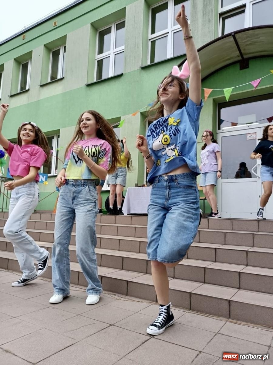 Zdjęcie w galerii na portalu naszraciborz.pl: Rodzinny festyn szkolny w Trzynastce wiadomości z regionu