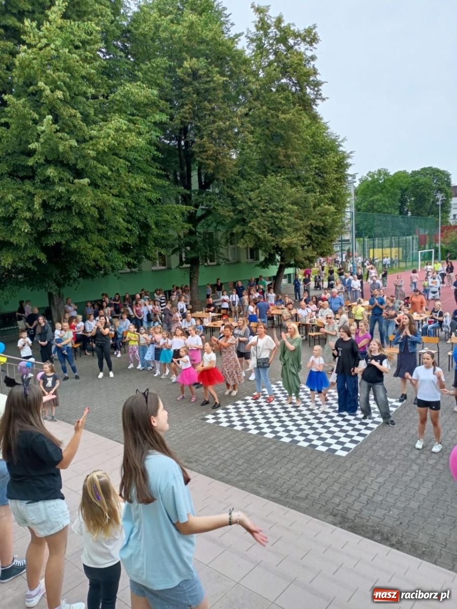 Zdjęcie w galerii na portalu naszraciborz.pl: Rodzinny festyn szkolny w Trzynastce wiadomości z regionu