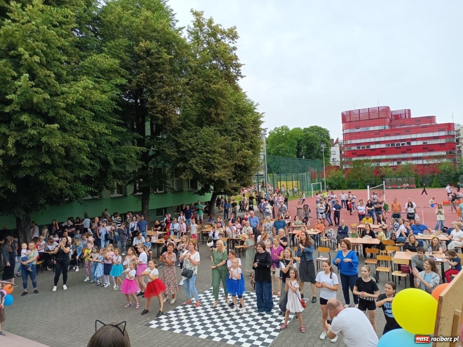 Zdjęcie w galerii na portalu naszraciborz.pl: Rodzinny festyn szkolny w Trzynastce wiadomości z regionu