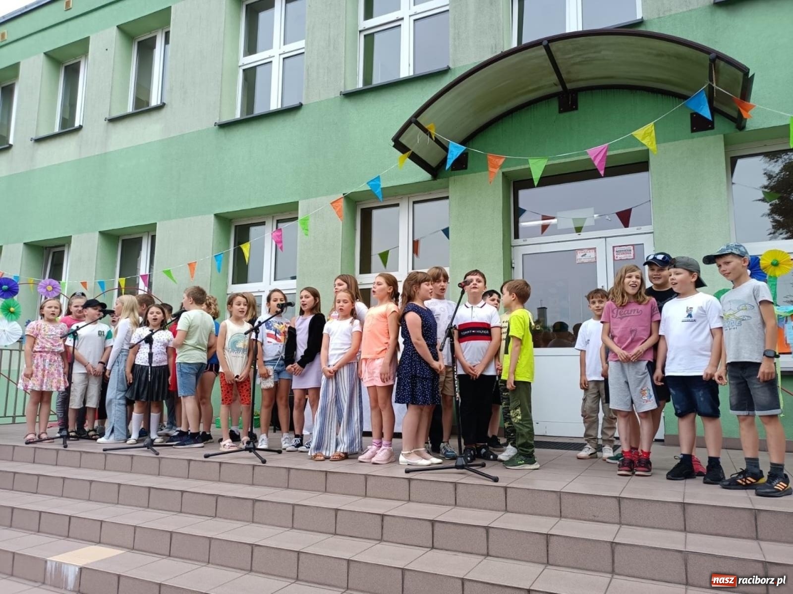 Zdjęcie w galerii na portalu naszraciborz.pl: Rodzinny festyn szkolny w Trzynastce wiadomości z regionu