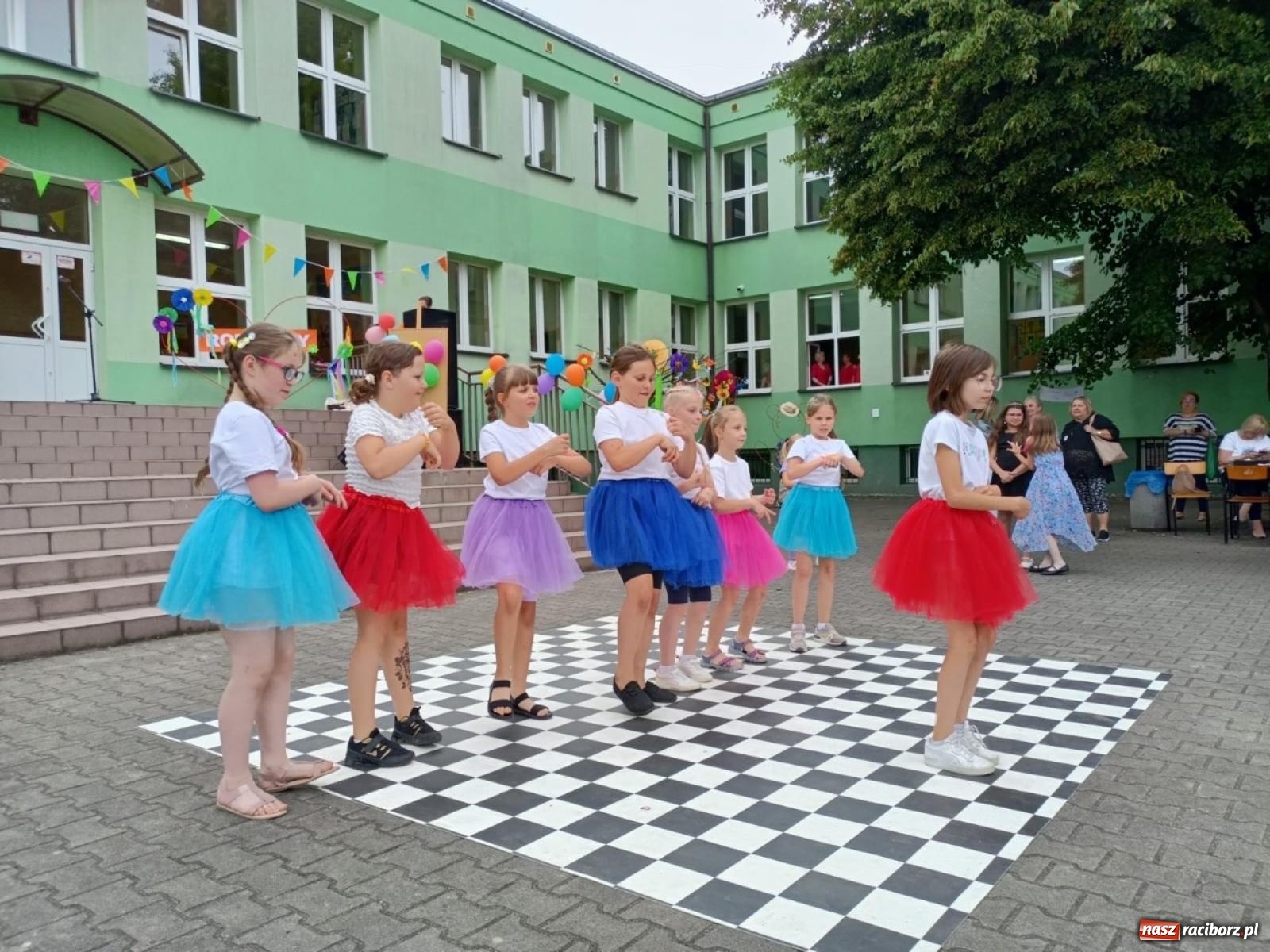 Zdjęcie w galerii na portalu naszraciborz.pl: Rodzinny festyn szkolny w Trzynastce wiadomości z regionu