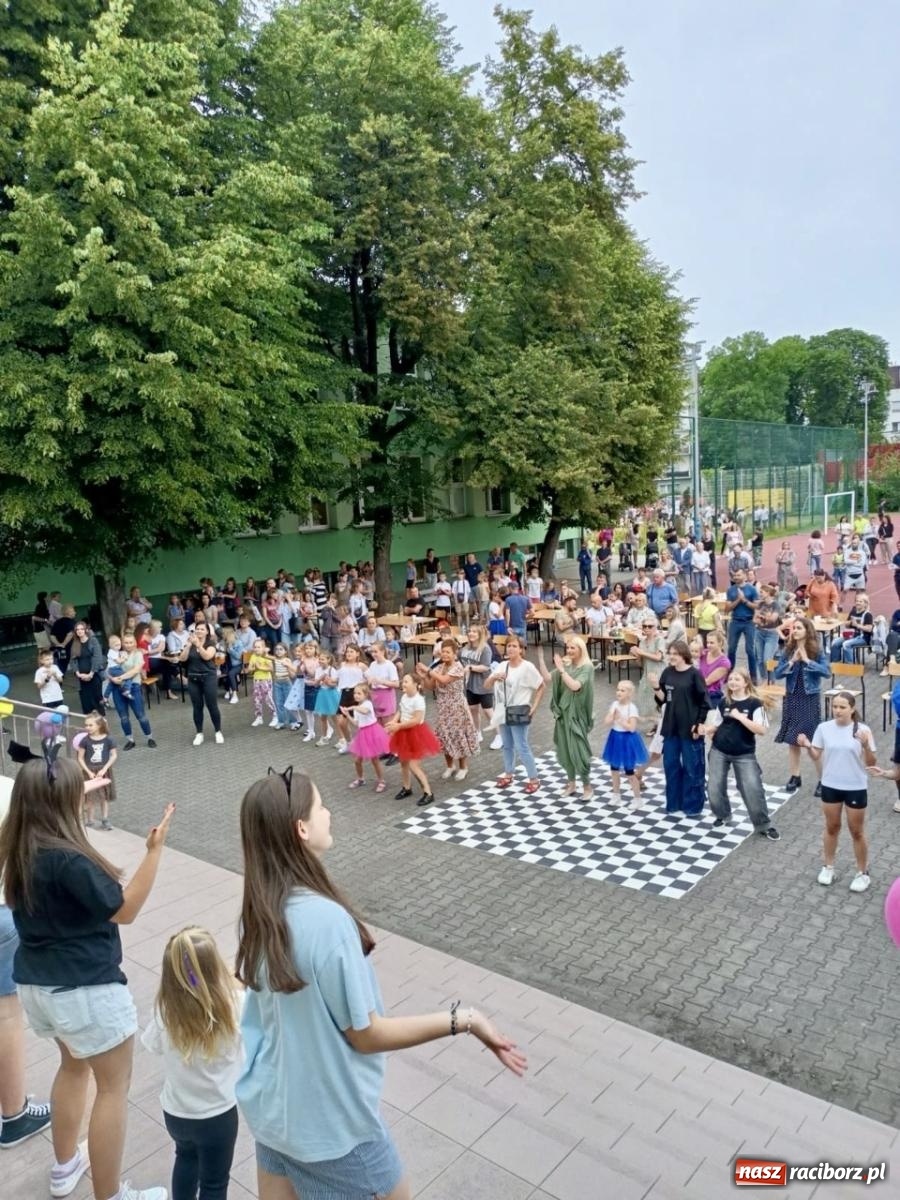 Zdjęcie w galerii na portalu naszraciborz.pl: Rodzinny festyn szkolny w Trzynastce wiadomości z regionu