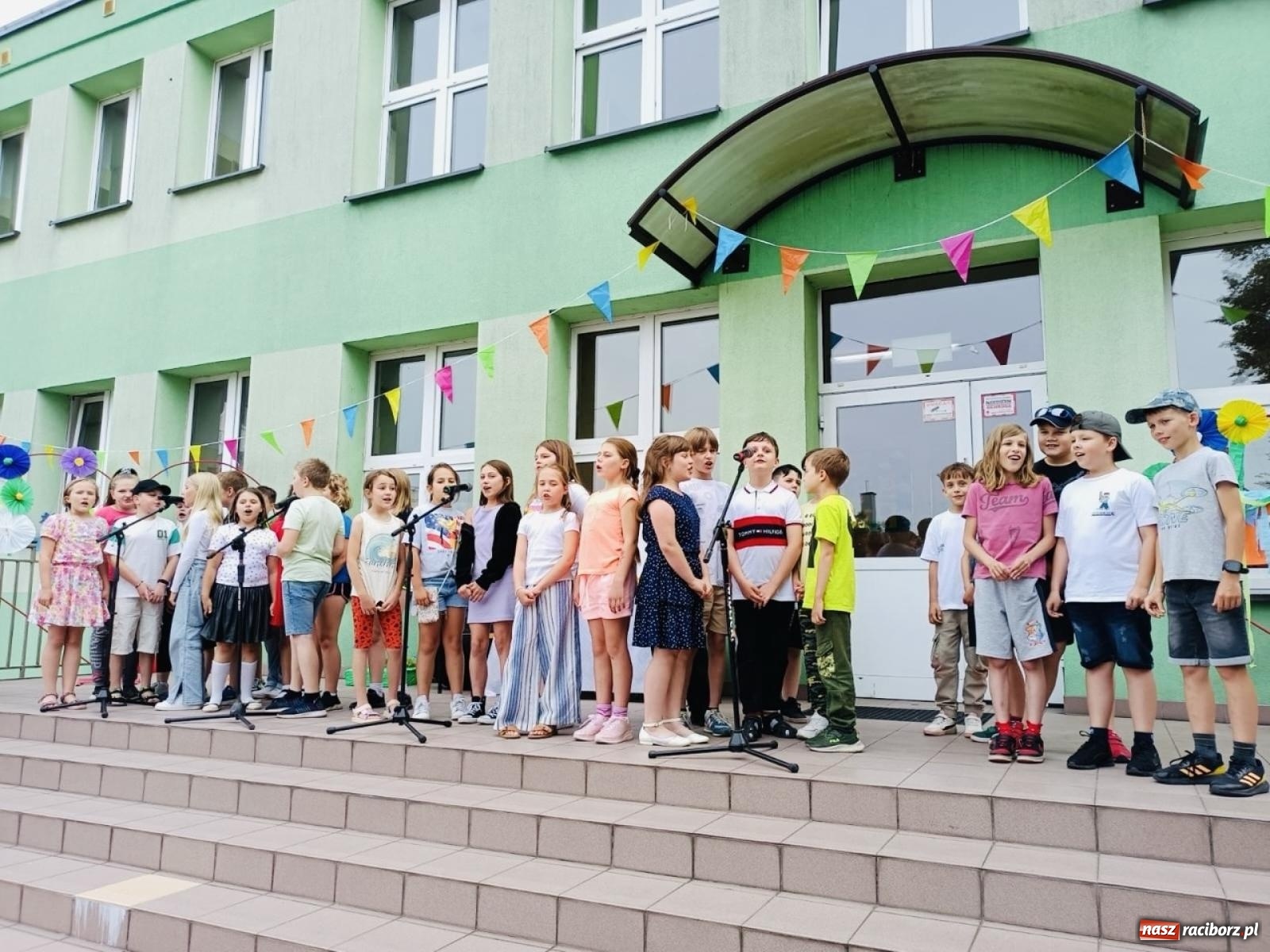 Zdjęcie w galerii na portalu naszraciborz.pl: Rodzinny festyn szkolny w Trzynastce wiadomości z regionu
