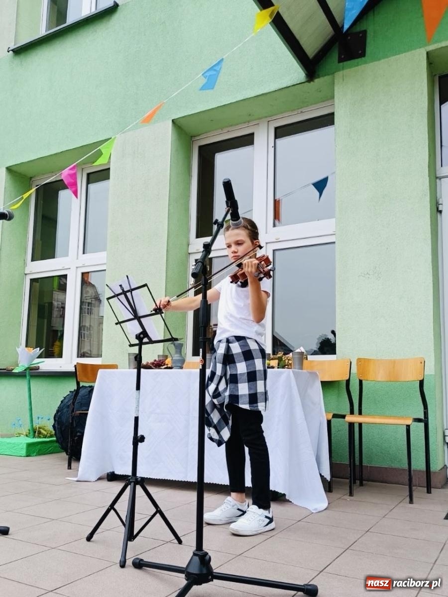 Zdjęcie w galerii na portalu naszraciborz.pl: Rodzinny festyn szkolny w Trzynastce wiadomości z regionu