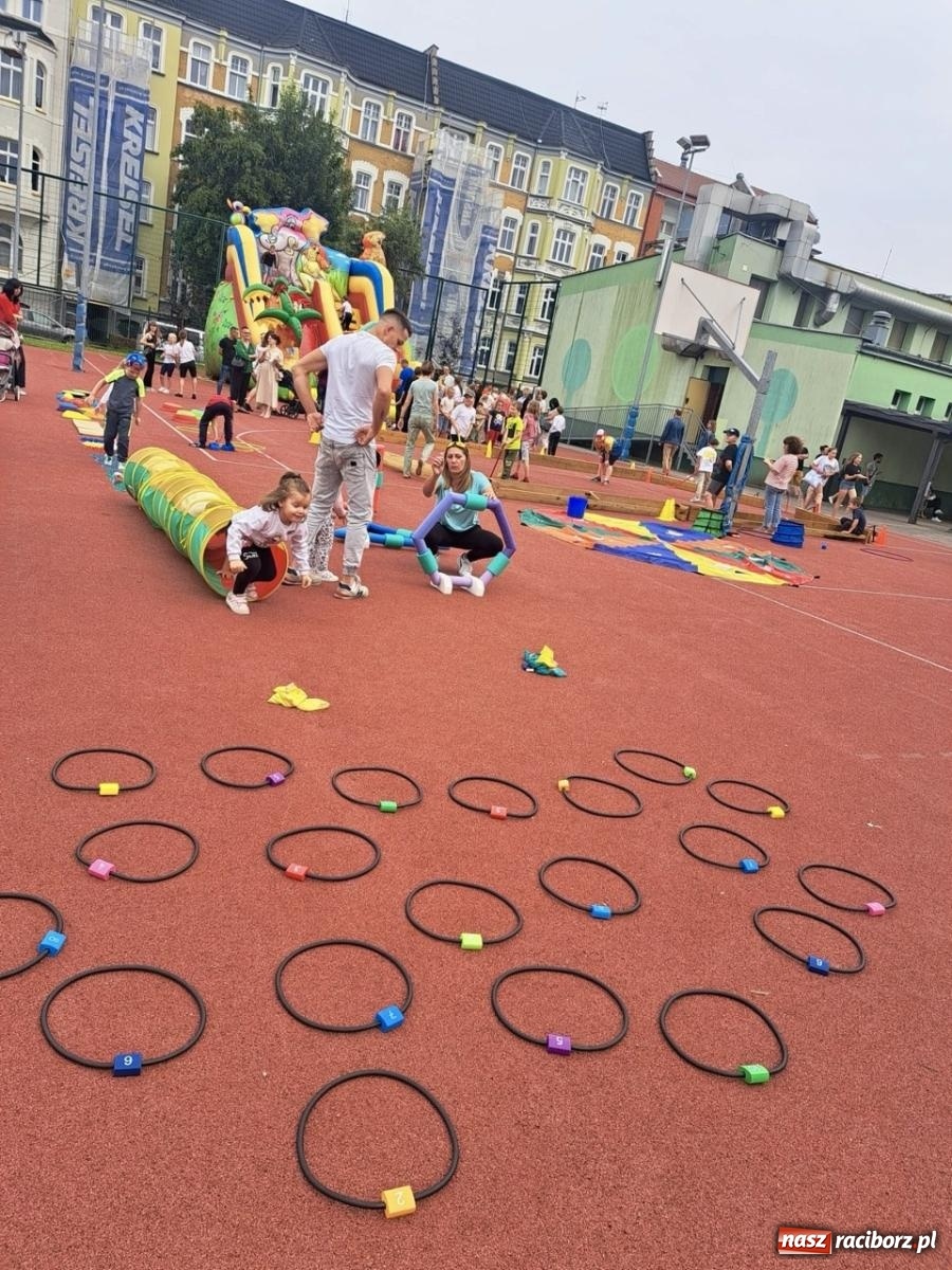 Zdjęcie w galerii na portalu naszraciborz.pl: Rodzinny festyn szkolny w Trzynastce wiadomości z regionu