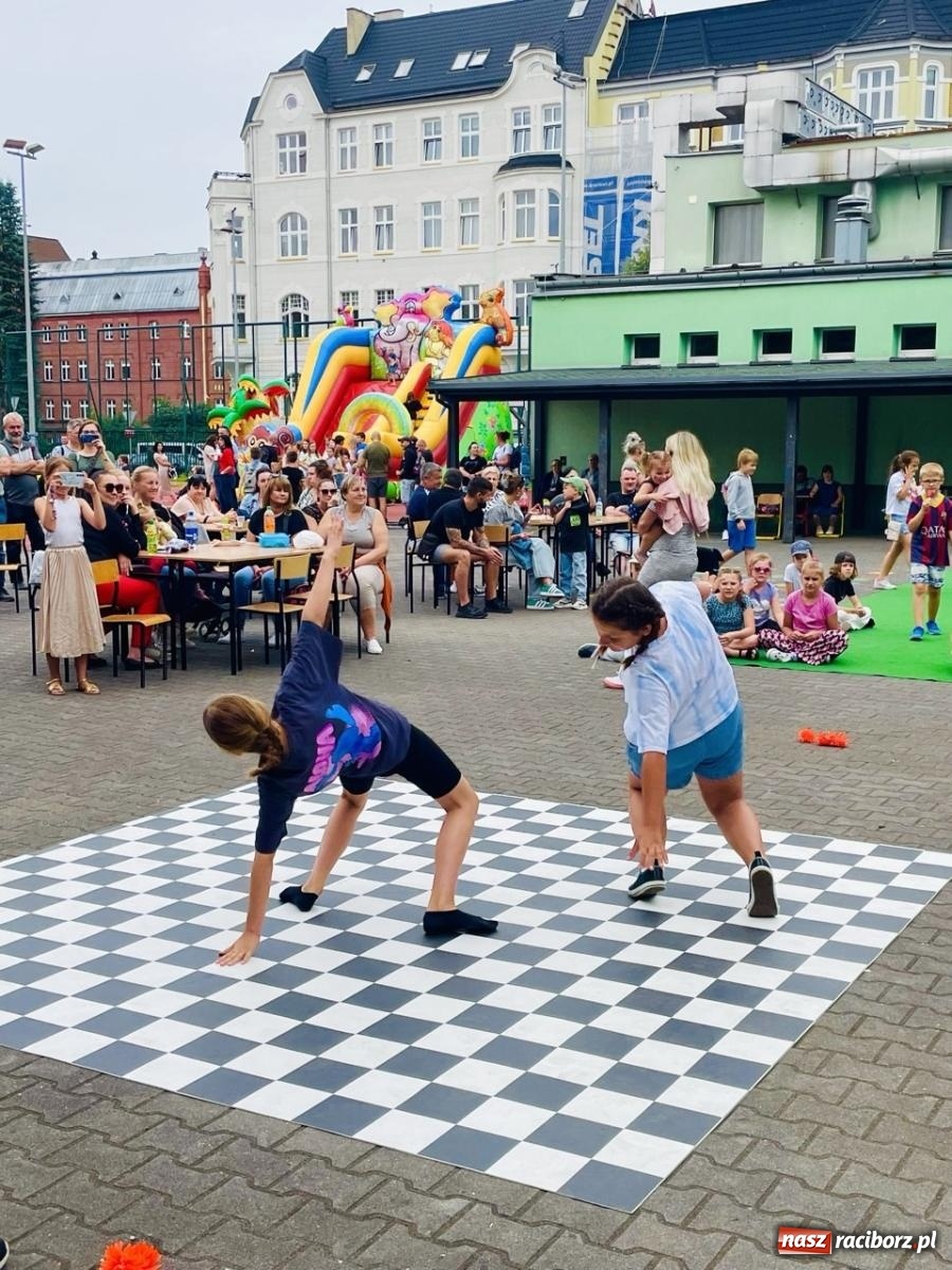 Zdjęcie w galerii na portalu naszraciborz.pl: Rodzinny festyn szkolny w Trzynastce wiadomości z regionu