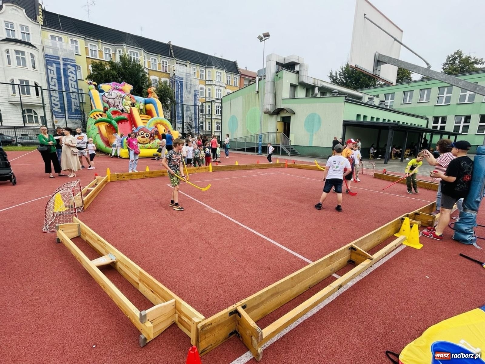 Zdjęcie w galerii na portalu naszraciborz.pl: Rodzinny festyn szkolny w Trzynastce wiadomości z regionu