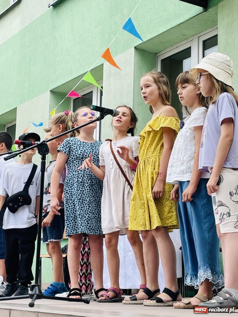Zdjęcie w galerii na portalu naszraciborz.pl: Rodzinny festyn szkolny w Trzynastce wiadomości z regionu
