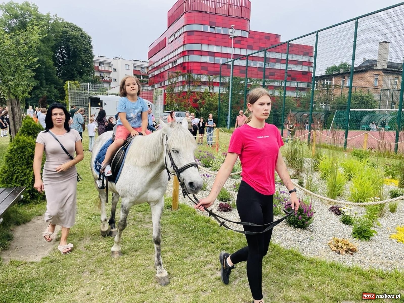 Zdjęcie w galerii na portalu naszraciborz.pl: Rodzinny festyn szkolny w Trzynastce wiadomości z regionu