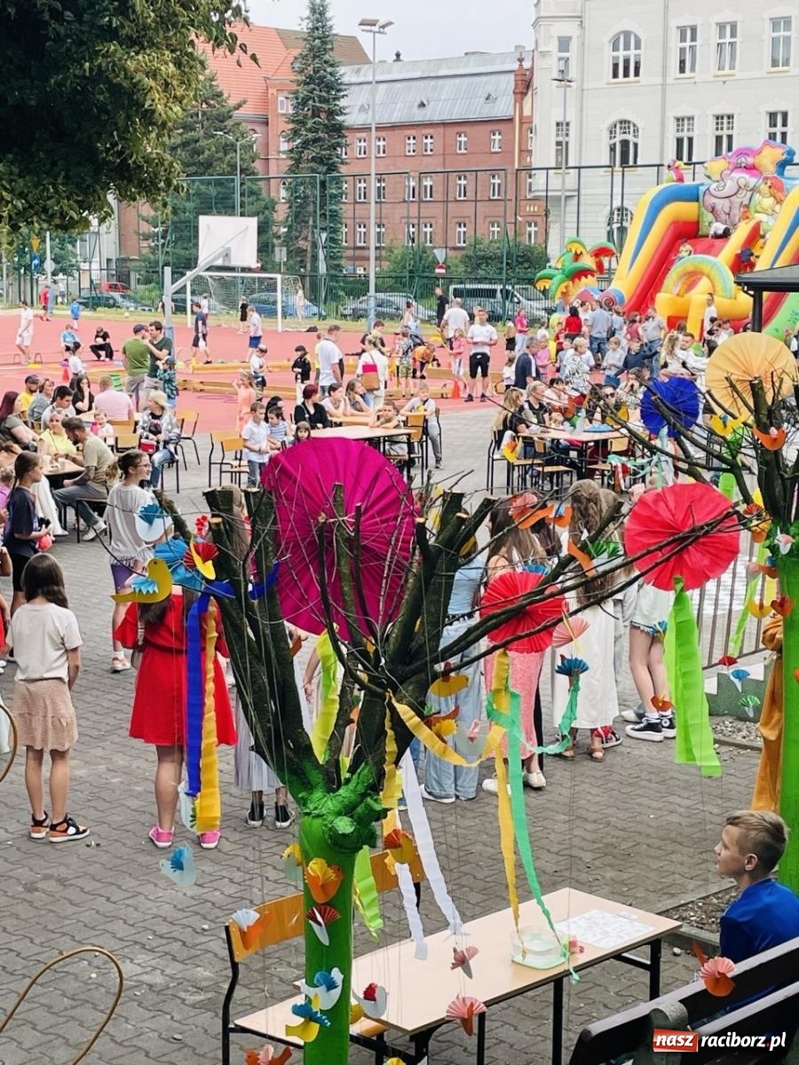 Zdjęcie w galerii na portalu naszraciborz.pl: Rodzinny festyn szkolny w Trzynastce wiadomości z regionu