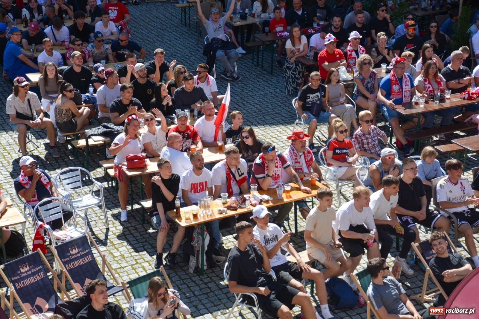 Zdjęcie w galerii na portalu naszraciborz.pl: Tak w Raciborzu zagrzewali biało-czerwonych do boju [FOTO i WIDEO] wiadomości z regionu