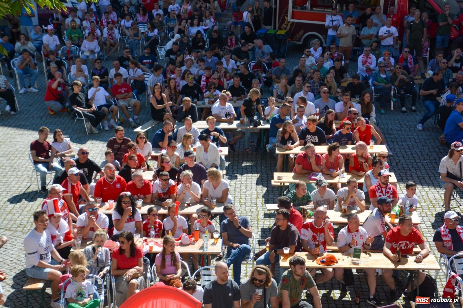 Zdjęcie w galerii na portalu naszraciborz.pl: Tak w Raciborzu zagrzewali biało-czerwonych do boju [FOTO i WIDEO] wiadomości z regionu