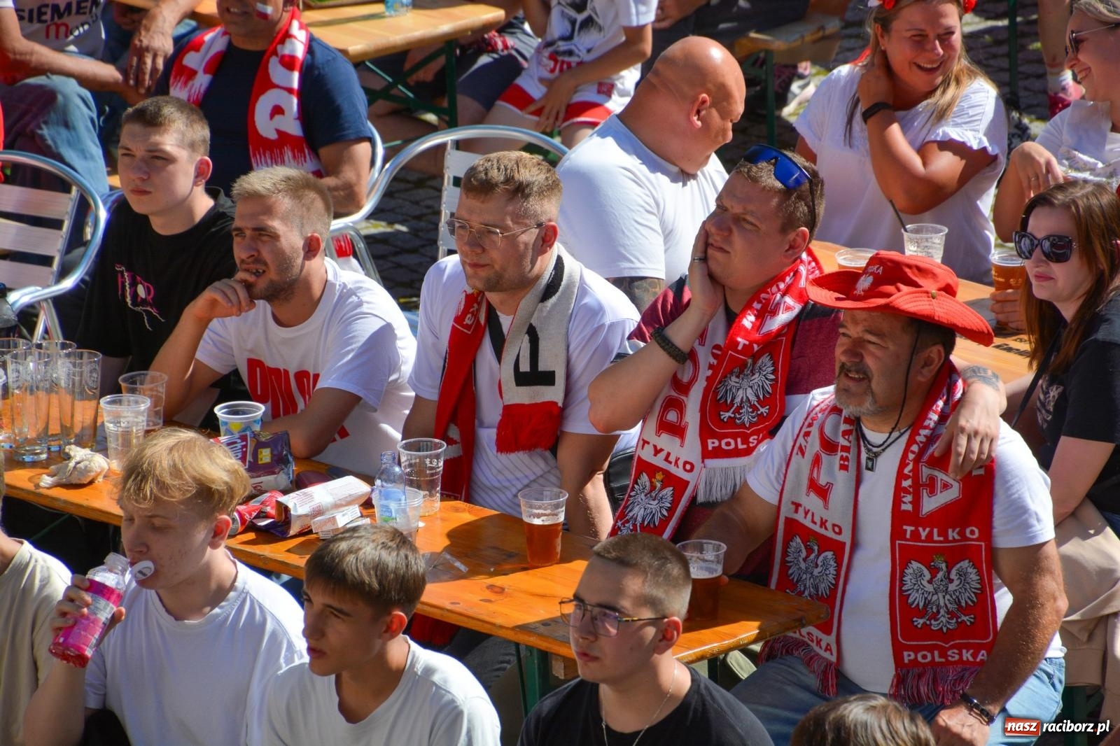 Zdjęcie w galerii na portalu naszraciborz.pl: Tak w Raciborzu zagrzewali biało-czerwonych do boju [FOTO i WIDEO] wiadomości z regionu