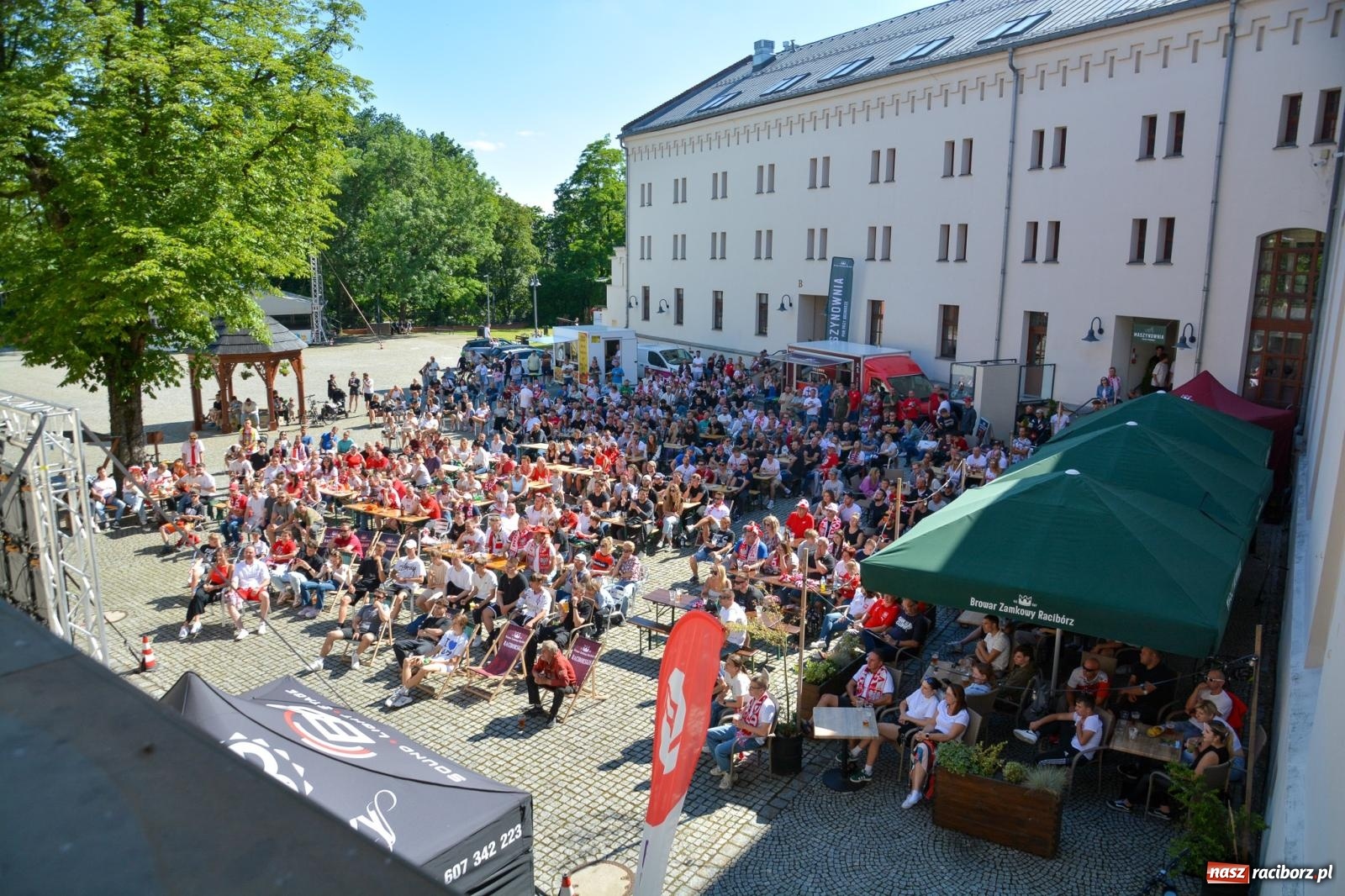 Zdjęcie w galerii na portalu naszraciborz.pl: Tak w Raciborzu zagrzewali biało-czerwonych do boju [FOTO i WIDEO] wiadomości z regionu
