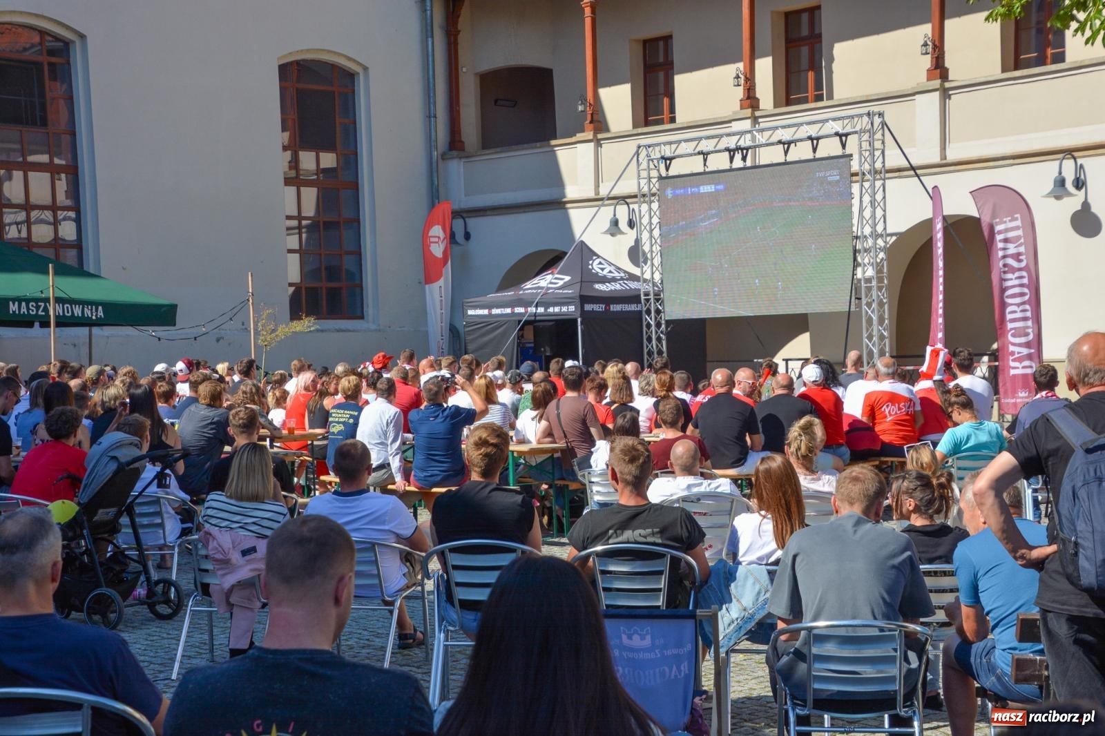 Zdjęcie w galerii na portalu naszraciborz.pl: Tak w Raciborzu zagrzewali biało-czerwonych do boju [FOTO i WIDEO] wiadomości z regionu