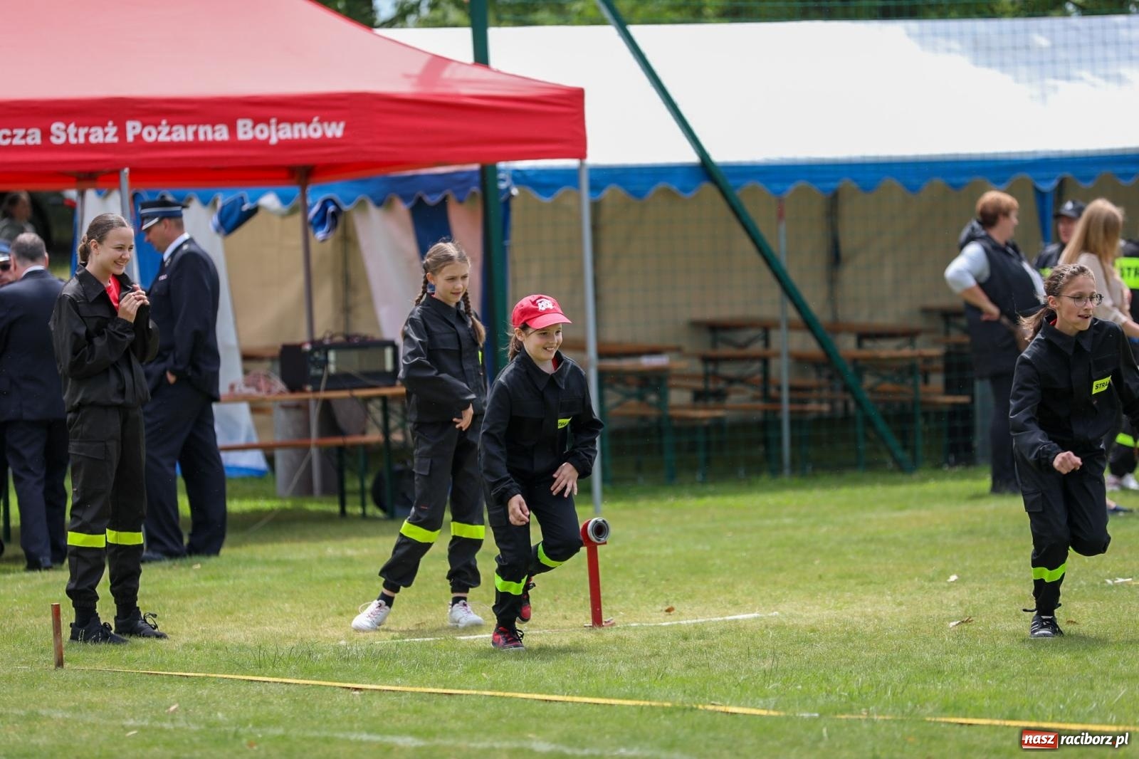Zdjęcie w galerii na portalu naszraciborz.pl: Krzanowice wywożą trzy puchary z Bojanowa. Gminne zawody sportowo-pożarnicze wiadomości z regionu